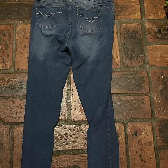Women’s Ling Collection Jeans - Picture 2 of 2